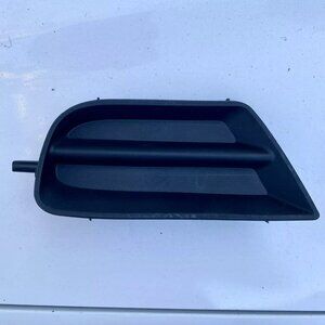 1998-03 TOYOTA SIENNA LEFT DRIVER SIDE (LH) FOG LIGHT HOLE COVER BLK — NEW